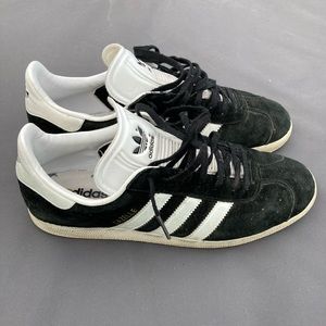 Gazelle adidas black size 8.5